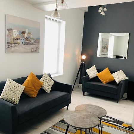 Spacious And Bright Town Centre Apartment บัลลีคาสเซิล ภายนอก รูปภาพ