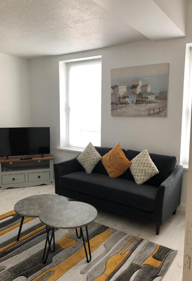 Spacious And Bright Town Centre Apartment บัลลีคาสเซิล ภายนอก รูปภาพ